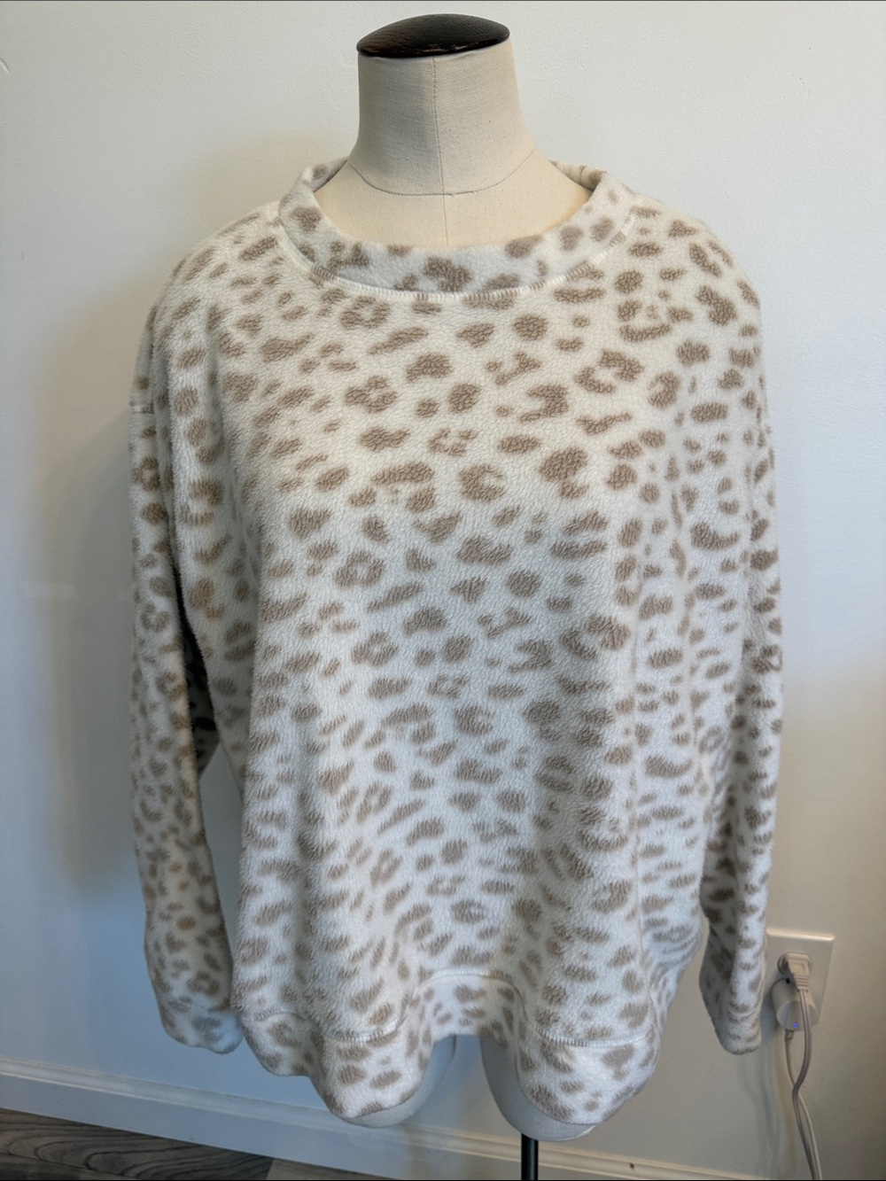Thread & Supply Ivory Crewneck Fleece Top with Beige Leopard Print Size Large